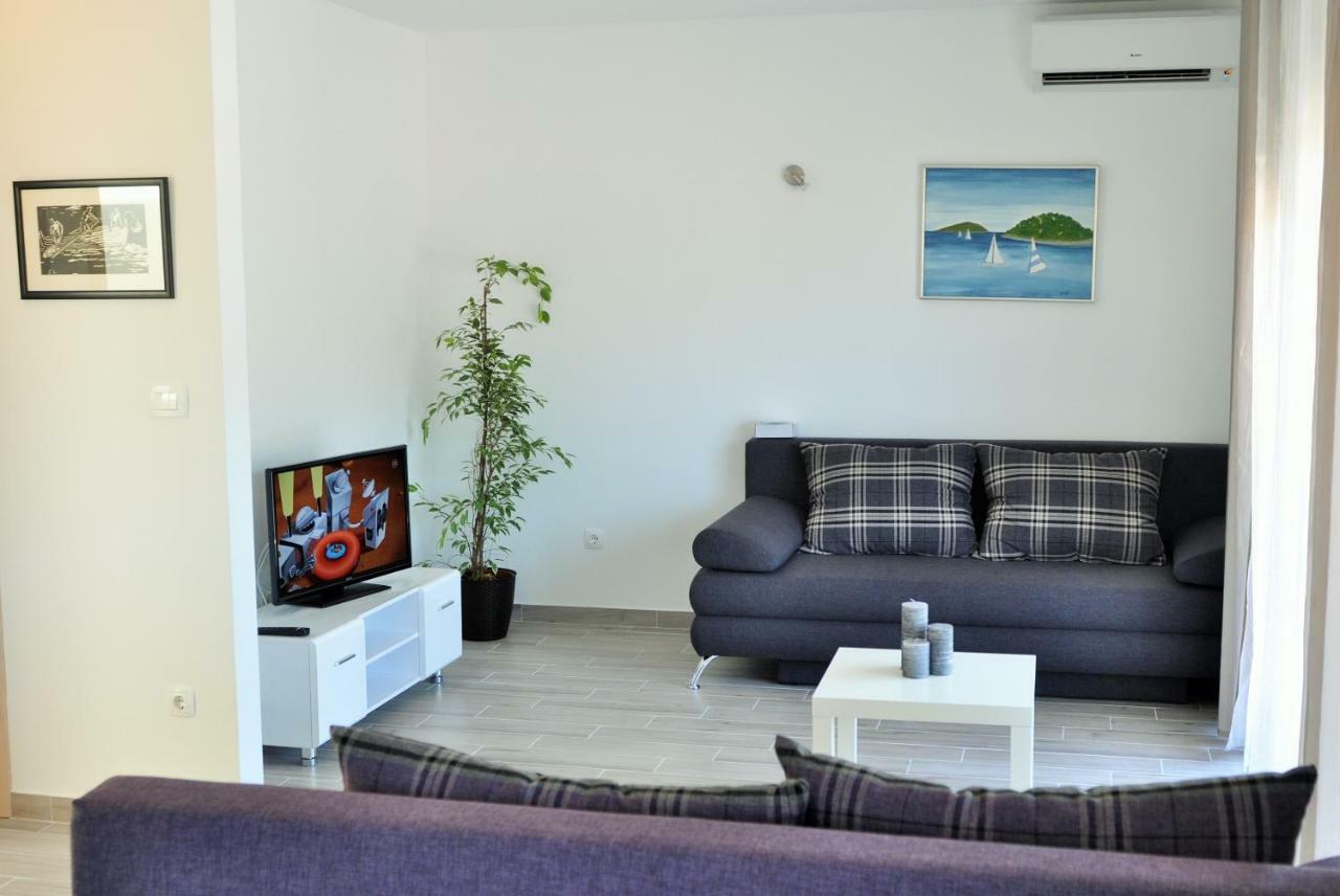 Apartments Zora Рогозница Экстерьер фото