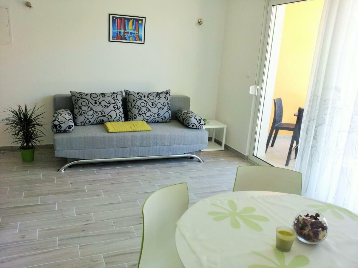 Apartments Zora Рогозница Экстерьер фото